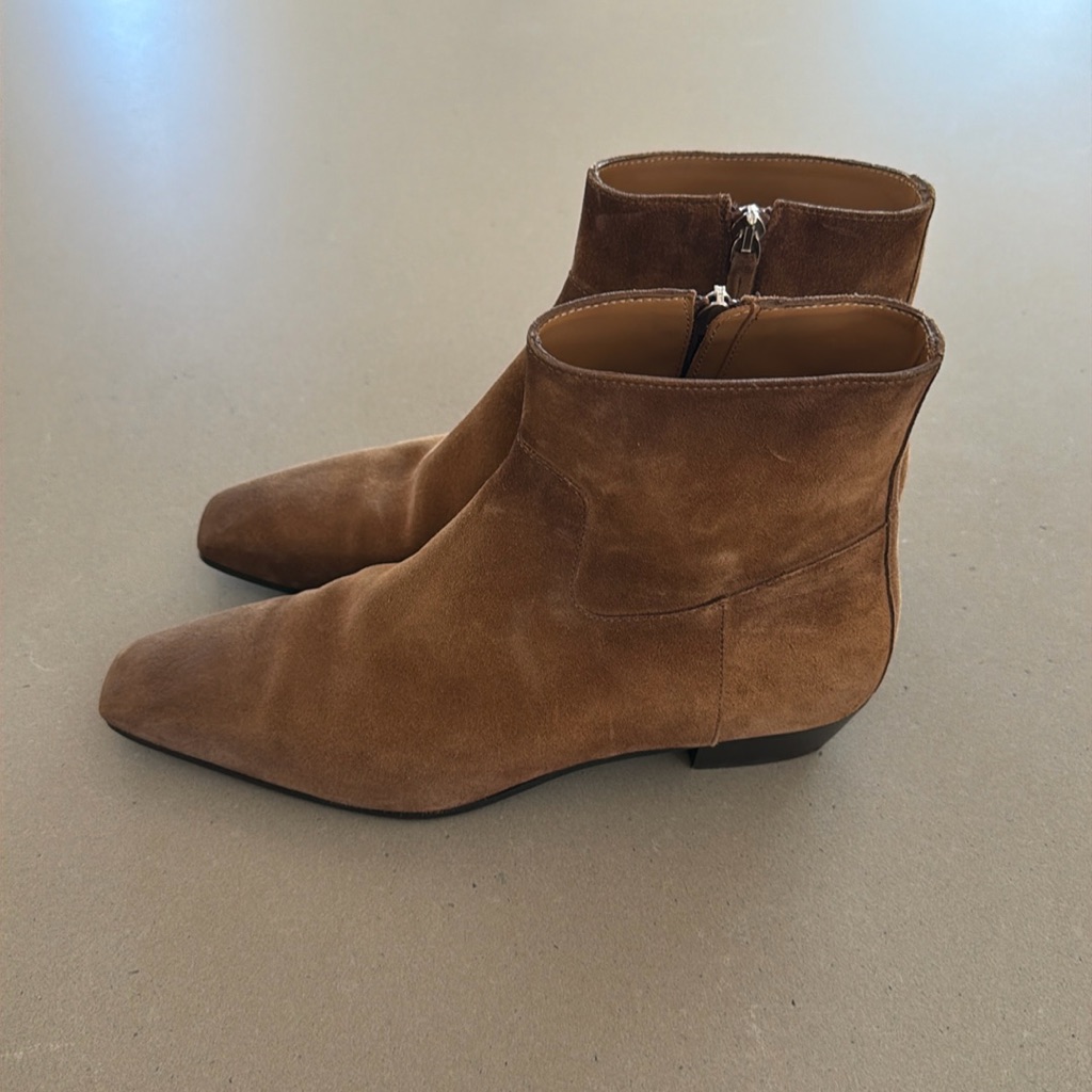La Canadienne Brown Suede Booties